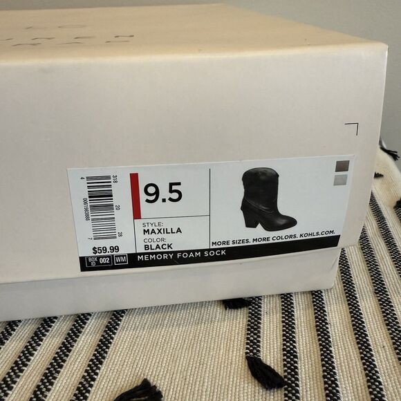 NIB Lauren Conrad Maxilla Black Western Ankle Boots Women's 9.5 Memory Foam Read - Picture 11 of 11